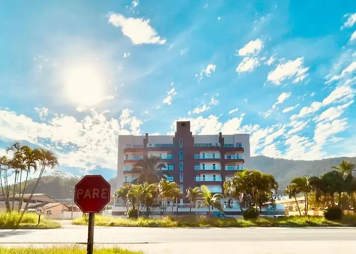 Apto à poucos passos da praia e Vista Mar-Toninhas Ubatuba